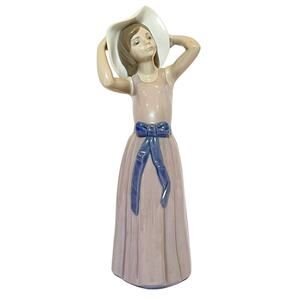 Vintage LLADRO NAO Porcelain Figurine - GIRL IN HAT - Handmade In Spain